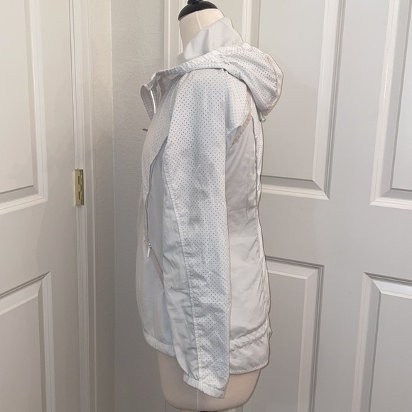 ATHLETA white hooded windbreaker jacket in women’s XXS - Picture 5 of 15